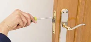 Affordable Locksmith Services Shawnee, KS 913-322-2653 Affordable Locksmith Services Shawnee, KS 913-322-2653 - trunk-unlock-01